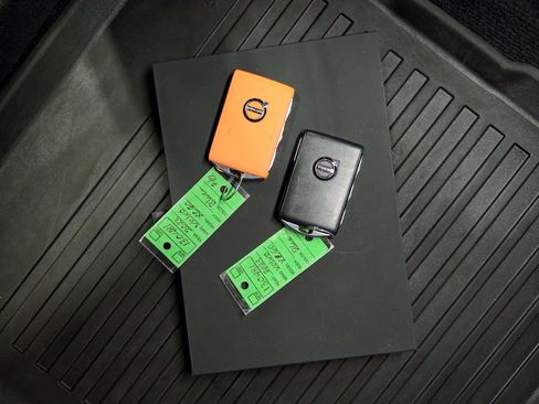 Used 2023 Volvo XC60 T8 Ultimate image 25