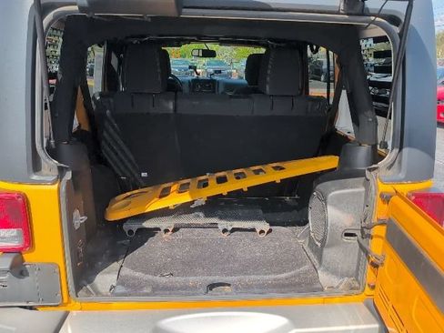 Used 2013 Jeep Wrangler Unlimited Sahara w/ Dual Top Group AWD/4WD image 9