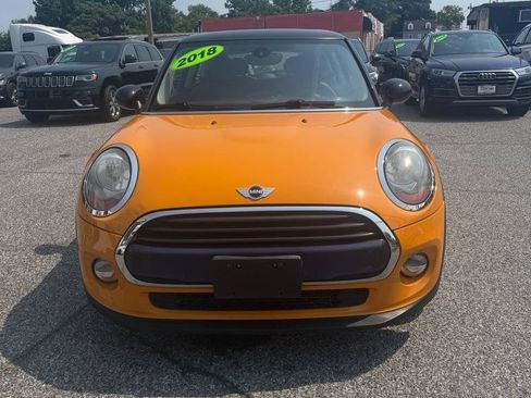 Used 2018 MINI Cooper 2-Door Hardtop w/ Cold Weather Package FWD image 3
