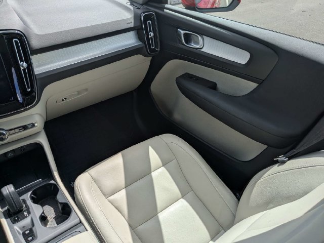 Used 2020 Volvo XC40 T5 Momentum w/ Protection Package Premier AWD/4WD image 18