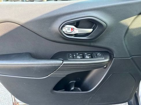 Used 2015 Jeep Cherokee Sport w/ Cold Weather Group AWD/4WD image 11