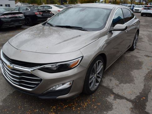 Used 2022 Chevrolet Malibu LT FWD image 2