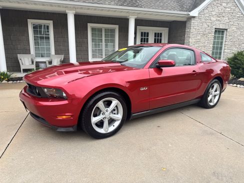 Used 2011 Ford Mustang GT Premium RWD image 2
