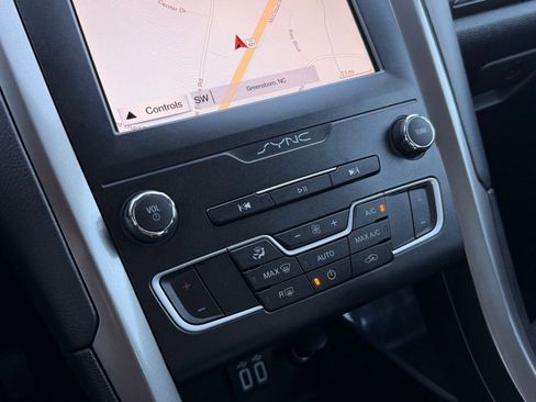 Used 2019 Ford Fusion SE FWD image 31
