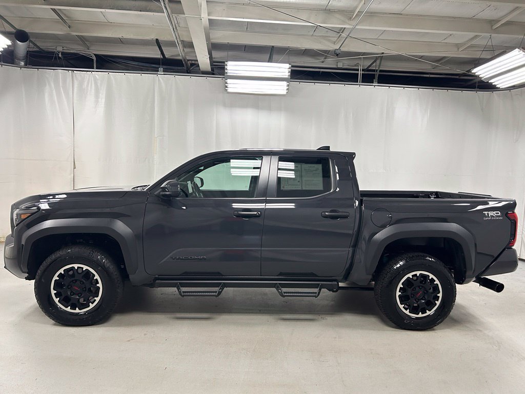 Used 2024 Toyota Tacoma TRD Off-Road AWD/4WD image 8