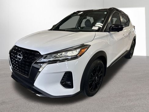 Used 2023 Nissan Kicks SR w/ SR Premium Package FWD image 9