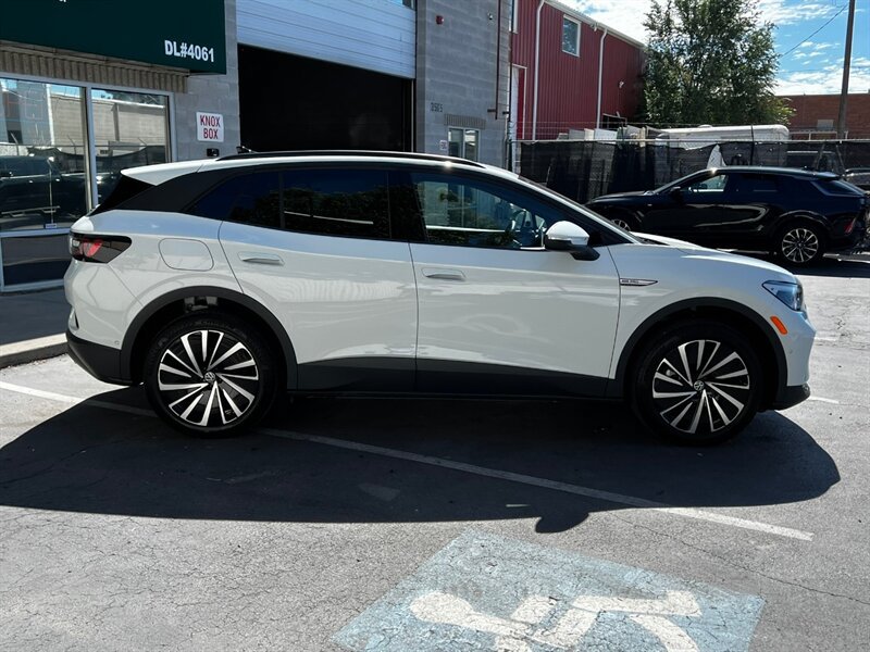 Used 2024 Volkswagen ID.4 Pro AWD/4WD image 8