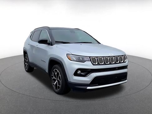 Used 2025 Jeep Compass Limited AWD/4WD image 3