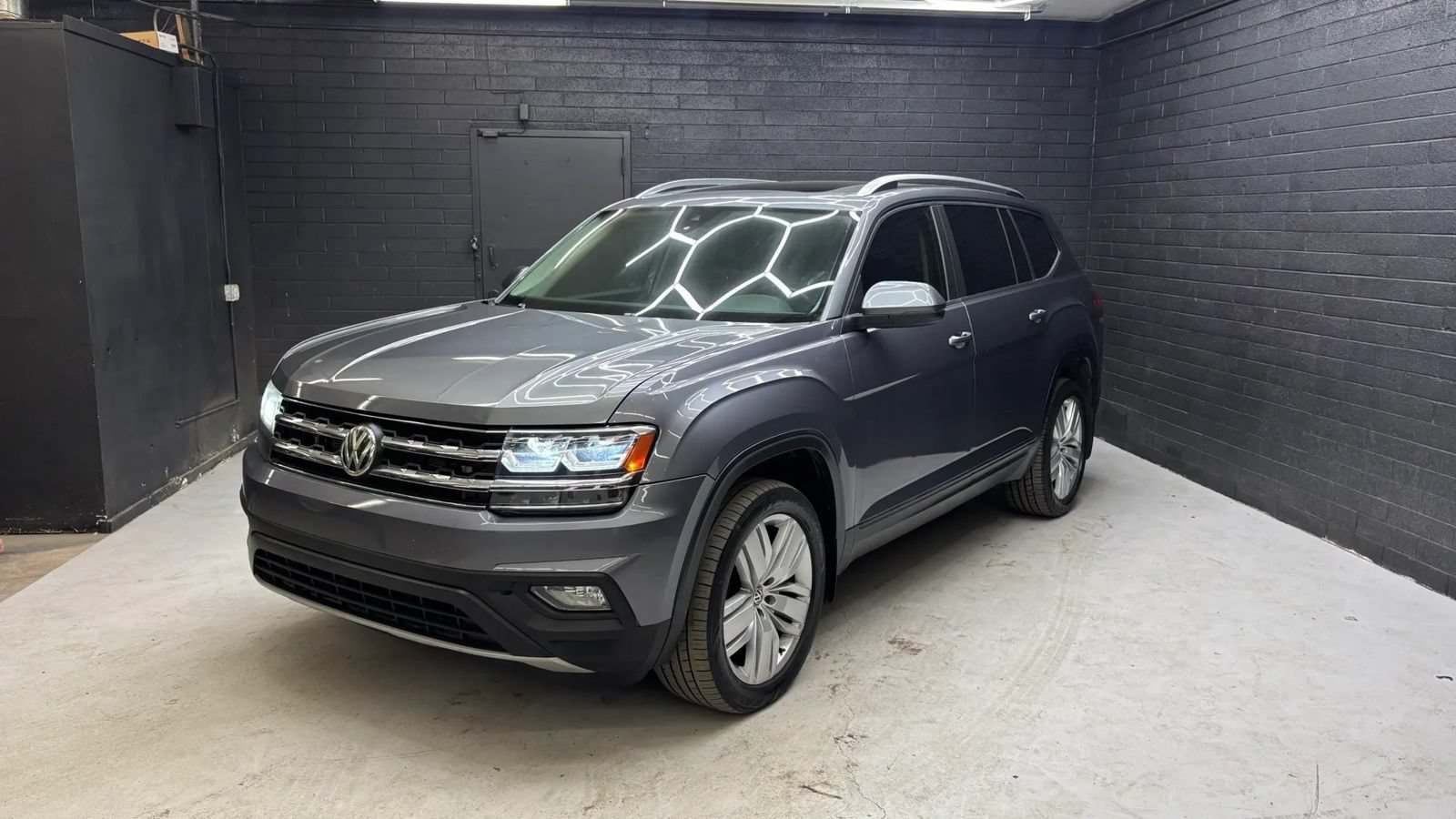 Used 2019 Volkswagen Atlas SE w/ Panoramic Sunroof Package FWD image 2