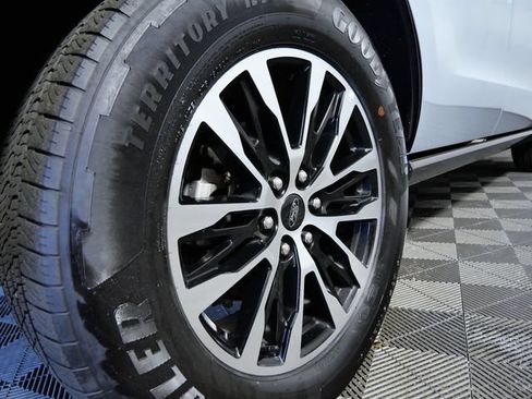 Certified 2025 Ford Expedition Platinum AWD/4WD image 8