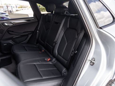 Certified 2026 Porsche Macan AWD/4WD image 37