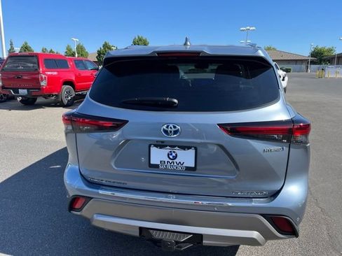 Used 2024 Toyota Highlander Platinum AWD/4WD image 6