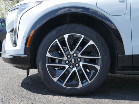 Certified 2025 Cadillac Optiq Sport 1 w/ LPO, Floor Liner Package AWD/4WD image 11
