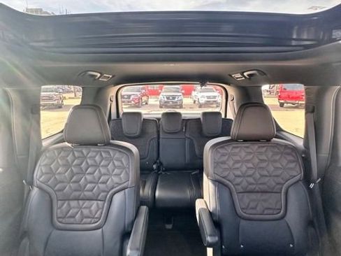 Certified 2025 Nissan Armada Platinum image 34