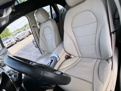 Used 2018 Mercedes-Benz GLC 300 4MATIC w/ Premium Package image 19