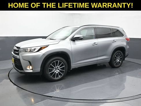 Used 2017 Toyota Highlander SE AWD/4WD image 2