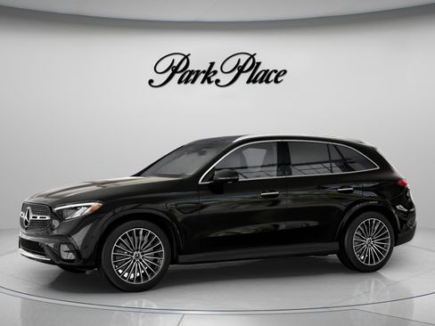 Used 2026 Mercedes-Benz GLC 300 image 2