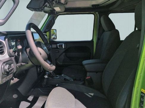 New 2025 Jeep Gladiator Sport image 11