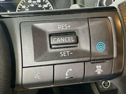Used 2023 Nissan Rogue SV AWD/4WD image 23