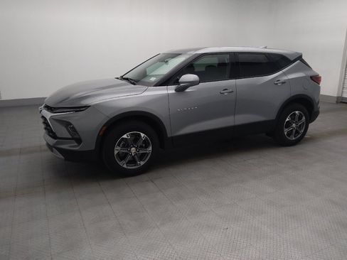 Used 2025 Chevrolet Blazer LT FWD image 2