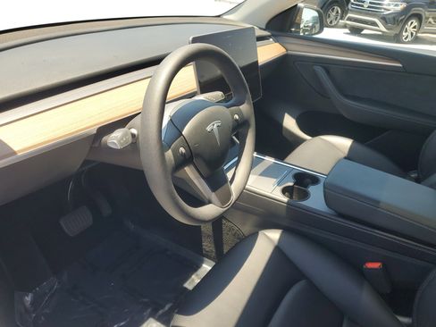 Used 2025 Tesla Model Y Long Range RWD image 15