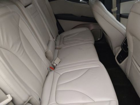 Used 2017 Lincoln MKX Reserve FWD image 19