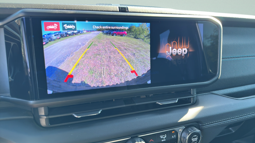 Used 2024 Jeep Wrangler Unlimited Rubicon 4xe w/ Technology Group AWD/4WD image 18
