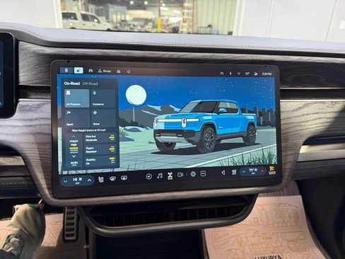 Used 2022 Rivian R1T Adventure image 3