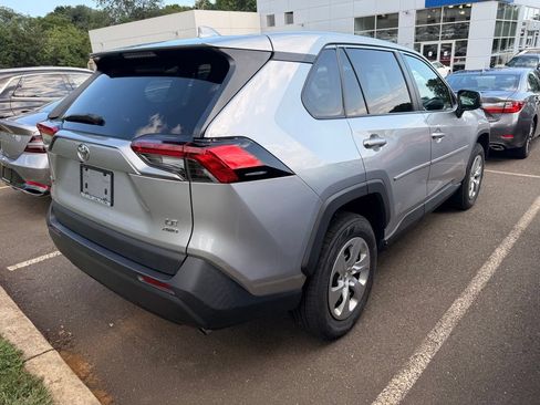 Used 2022 Toyota RAV4 LE AWD/4WD image 3