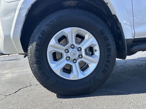 Used 2015 Toyota 4Runner SR5 image 12