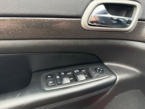 Used 2018 Jeep Grand Cherokee Altitude image 24