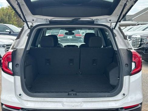 Used 2022 GMC Terrain SLE w/ Elevation Edition image 10