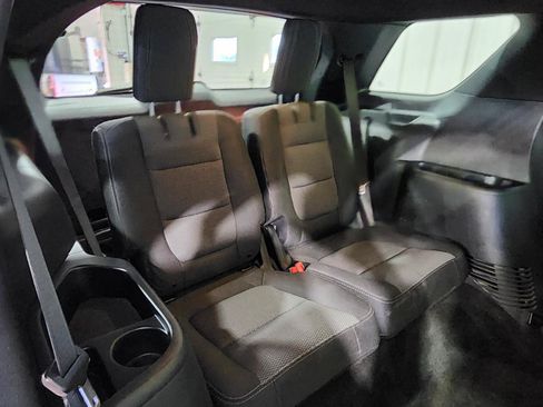 Used 2016 Ford Explorer XLT AWD/4WD image 39