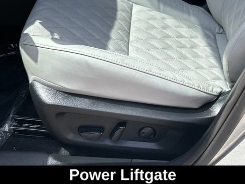 Used 2025 Mitsubishi Outlander 4WD Plug-In Hybrid image 10