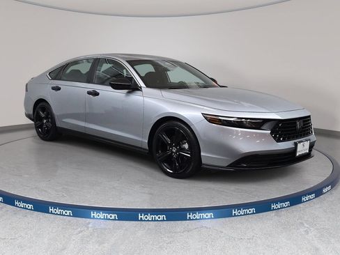 Used 2023 Honda Accord Sport image 4