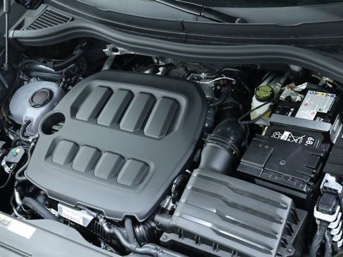 New 2026 Volkswagen Tiguan SE R-Line FWD image 9