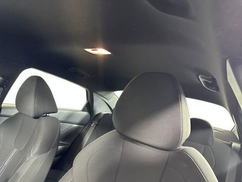 Certified 2025 Hyundai Elantra SEL image 43