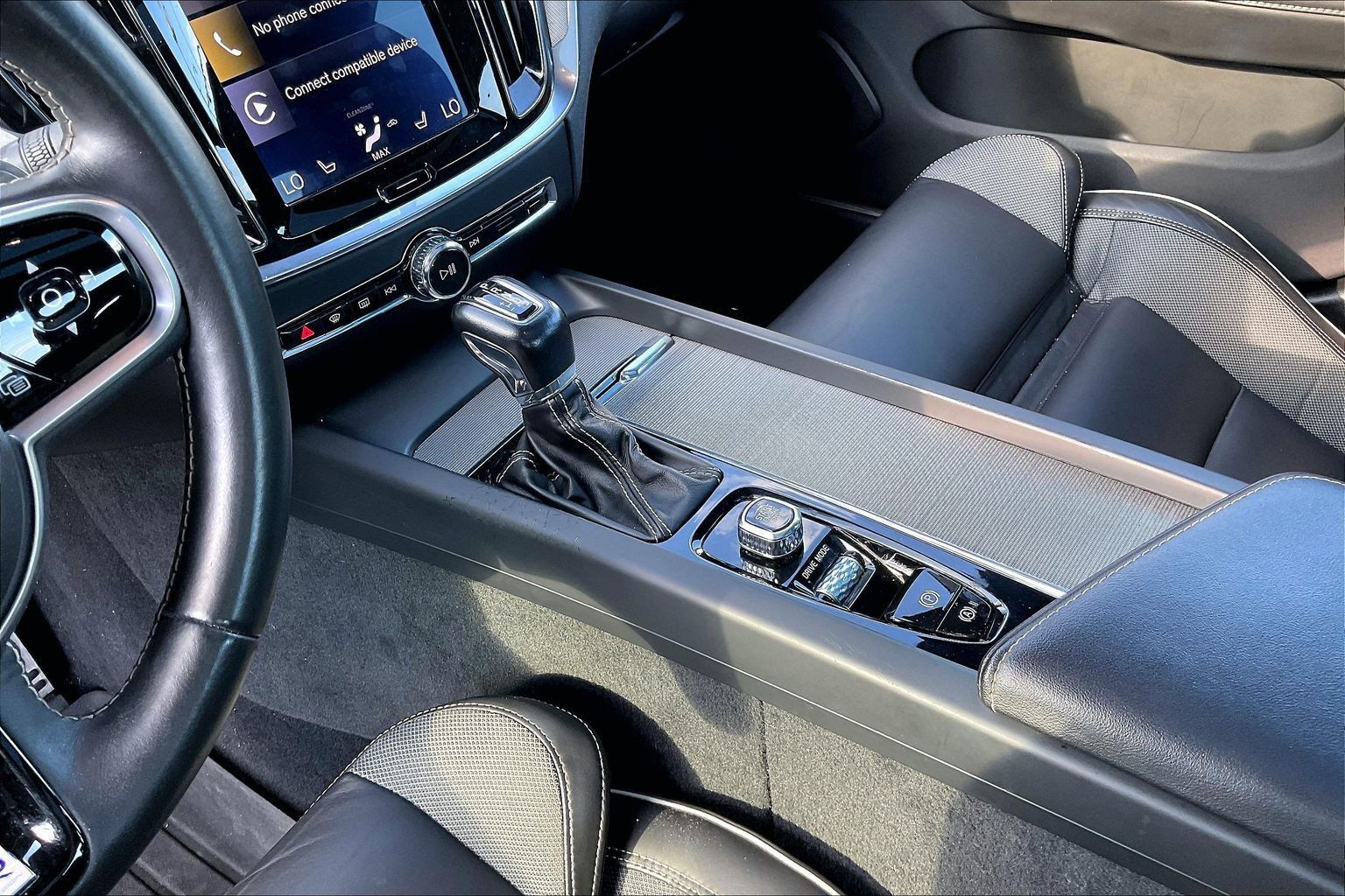 Used 2019 Volvo S60 T6 R-Design AWD/4WD image 17