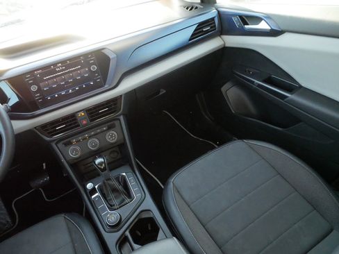 Certified 2022 Volkswagen Taos SE w/ Panoramic Sunroof Package image 11