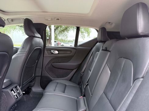 Certified 2025 Volvo XC40 B5 Core AWD/4WD image 15