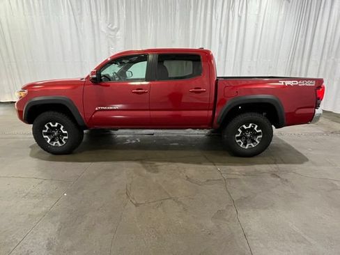 Certified 2019 Toyota Tacoma TRD Off-Road AWD/4WD image 7