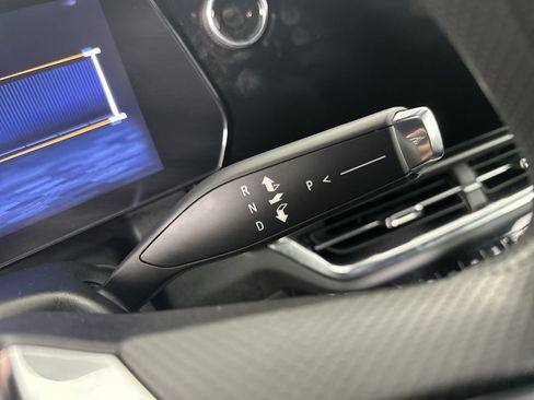 Used 2025 Chevrolet Equinox EV LT FWD image 16