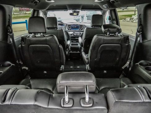 Used 2025 Chrysler Pacifica Select FWD image 50