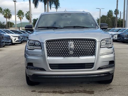 Used 2022 Lincoln Navigator Reserve image 2