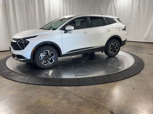 Certified 2025 Kia Sportage LX image 6