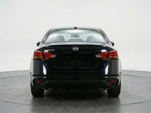 Used 2025 Nissan Altima 2.5 SV FWD image 6