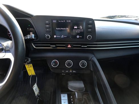 Used 2021 Hyundai Elantra SE FWD image 16