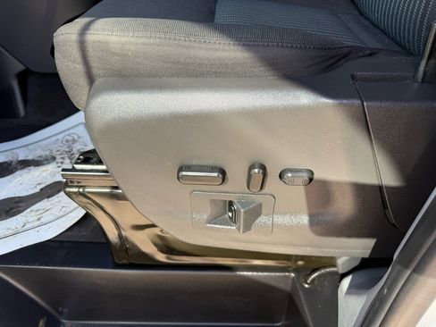 Used 2017 Ford Transit 150 XLT image 12