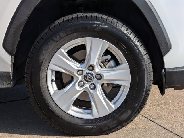 Used 2021 Toyota RAV4 XLE FWD image 9