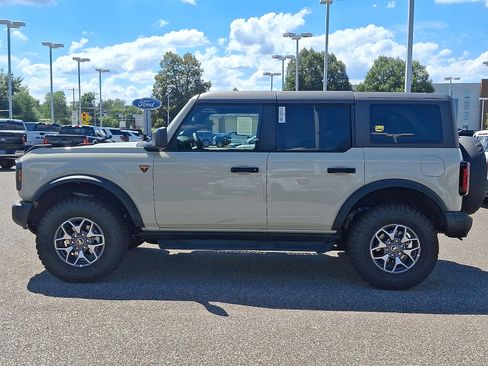 New 2025 Ford Bronco Badlands image 4